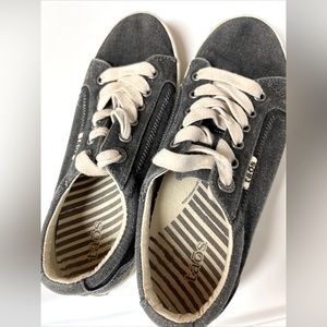 Täōs Star Charcoal Wash Canvas Lace Up Sneakers Shoes Dark Grey Women’s Size 6